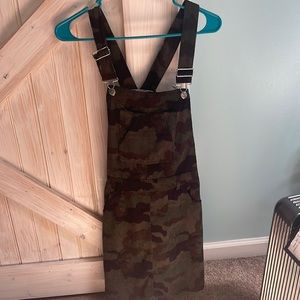 Camo Cutout dress from New Look. Size Medium, adjustable straps. Buttons on side